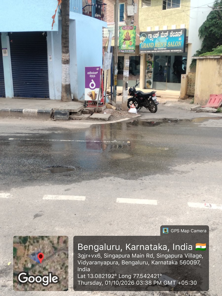 VishwaKranthi97's tweet photo. ಕುಡಿಯುವ ನೀರಿನೊಂದಿಗೆ Sewer line ನೀರು ಸೇರುತ್ತಿರುವ ರೀತಿ ಕಾಣುತ್ತಿದೆ ದಯವಿಟ್ಟು ಜನರಿಗೆ ಆರೋಗ್ಯ ಸಮಸ್ಯೆ ಎದುರಾಗುವ ಮುನ್ನ ಸರಿಪಡಿಸಿ
@chairmanbwssb @GBA_office @osd_cmkarnataka @ICCCBengaluru
@GBAChiefComm #GBA #BWSSB https://t.co/vmokohmilb