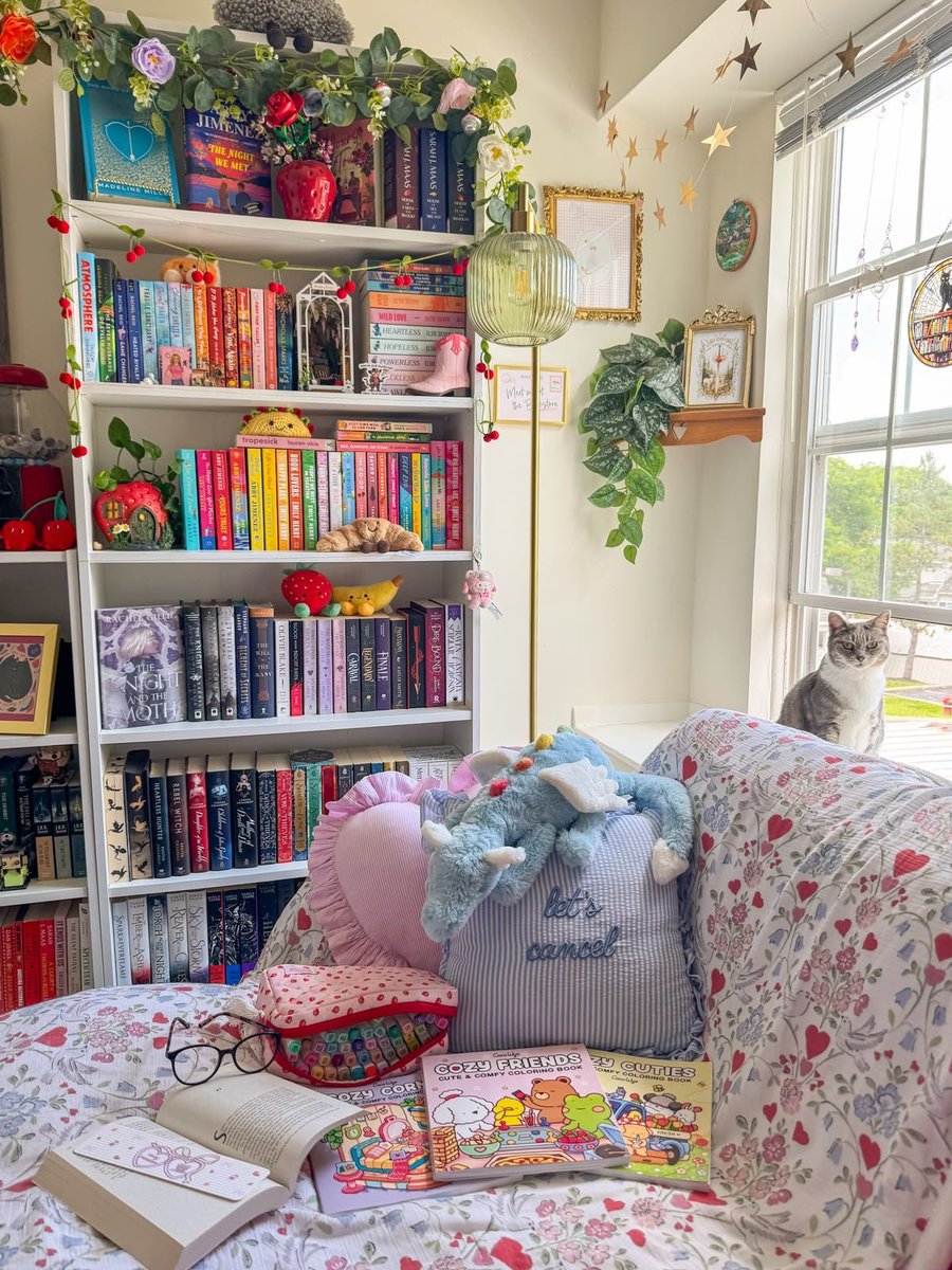 Briellefine's tweet photo. Brain, books and better boundaries>>>>>> https://t.co/0efUHdB2y5