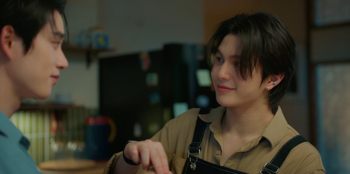 GMMTV's tweet photo. ดูสายตาเพิ่นมองกัน ยามเพิ่นฮักกันน้ออออ หวานคัก หวานแท้ ๆ หวานออริจินัล น้ำตาลยังต้องยอมแพ้ โอ้ย นี่แค่เพิ่งเริ่มตอน 6 เอง หายใจไม่ออกครับพี่ 🫠
#YouManiacSeriesEP6
@Williamjkp1 @EstRvp https://t.co/lWXTanSCjI