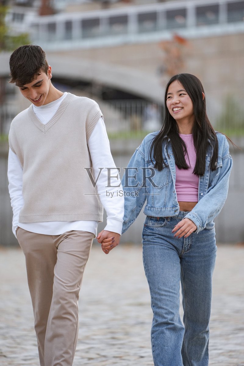 IgniteEchonmnc's tweet photo. Coffee run + hand-holding on the way = perfect slow morning with my person. ， https://t.co/2HstRdsKh8