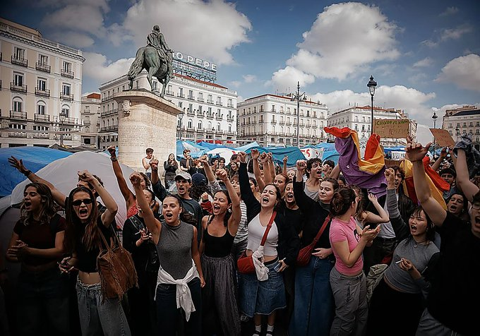 lobo_srf's tweet photo. A mi lo de Sol me parece una barbaridad y todavía no eres consciente de lo que sucedió ayer por la noche

El precio cerró el mes de septiembre muy alcista.

Incluso ya hizo retesteo a la resistencia rota de los 98 y tuvo otro nuevo impulso. 

A nivel técnico respecto a Bitcoin tiene mucho más recorrido, ha entrado dinero institucional en la red, y la gráfica está diciendo mucho más de lo que crees.

Si tienes en cuenta que hacer un cambio de estructura en gráfica MENSUAL puede hacer que una tendencia duré entre 15 y 24 meses...

Sol está ahora mismo en el punto de inicio de buscar precios mucho mucho mas altos.

Los de la foto, (créditos a Pobre Millenial) no saben lo que es Sol, y seguirán en la plaza hasta que los echen a palos.

PD: Seguirán siendo cada vez más pobres y más progres porque su mente no busca evolucionar