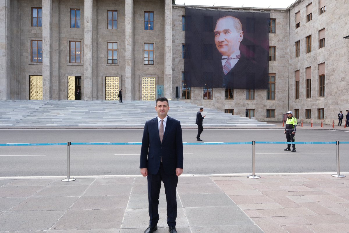 celebimehmeta's tweet photo. 📍 TBMM 🇹🇷

Gazi Meclisimizin yeni yasama yılı milletimize ve ülkemize hayırlı olsun.

Millî iradenin tecelligâhı, Cumhuriyetimizin kurucusu Gazi Mustafa Kemal Atatürk’ün “Egemenlik kayıtsız şartsız milletindir” anlayışının vücut bulduğu Türkiye Büyük Millet Meclisinde; milletimiz için çalışmaya, ülkemiz için üretmeye devam edeceğiz.

Yeni yasama yılının hayırlara vesile olmasını diliyorum. 🇹🇷