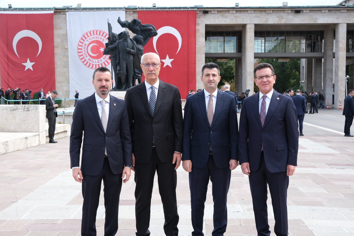 celebimehmeta's tweet photo. 📍 TBMM 🇹🇷

Gazi Meclisimizin yeni yasama yılı milletimize ve ülkemize hayırlı olsun.

Millî iradenin tecelligâhı, Cumhuriyetimizin kurucusu Gazi Mustafa Kemal Atatürk’ün “Egemenlik kayıtsız şartsız milletindir” anlayışının vücut bulduğu Türkiye Büyük Millet Meclisinde; milletimiz için çalışmaya, ülkemiz için üretmeye devam edeceğiz.

Yeni yasama yılının hayırlara vesile olmasını diliyorum. 🇹🇷