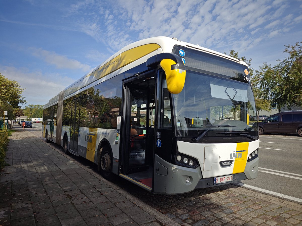 krisvl_70's tweet photo. Goedemiddag 🙂🌞🚍

#delijn #publictransport #openbaarvervoer #busdriverlife #happybusdriver https://t.co/whqBFaYKJK