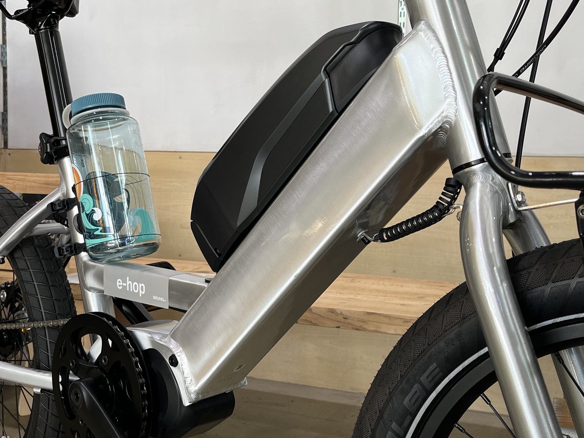 _viacycle's tweet photo. 試乗車紹介
BRUNO e-hop*

同じダイアテックさん取り扱いのMTB、33rpmからのフィードバックを受けているらしくBMXルックではない本気を感じます👍

リアセンター短めセンターモーターで重心が中心よりなせいか
動かしやすくスキルのある人が乗ったらめちゃくちゃ遊べるんじゃないでしょうか！？ https://t.co/RmY9Wuc3ne
