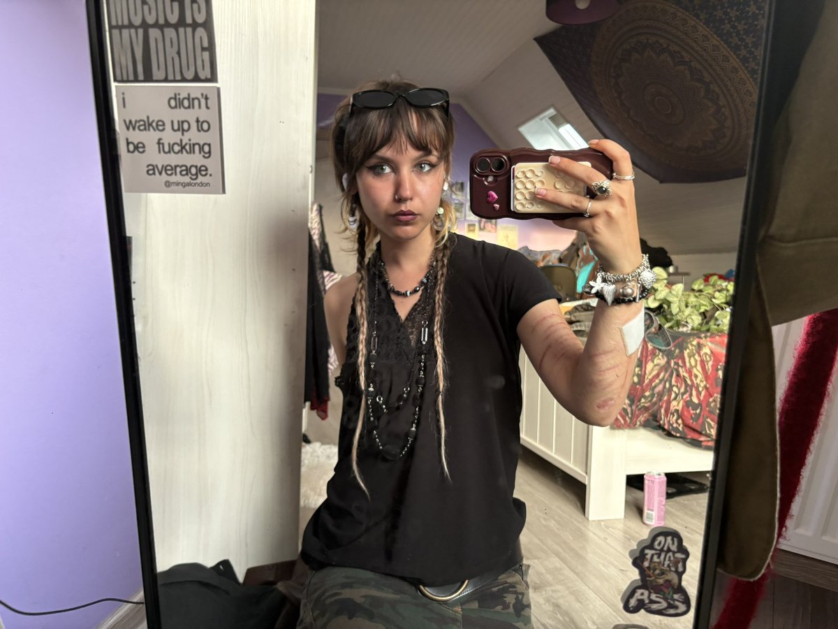 feeisgoingcrazy's tweet photo. ⋆.𐙚 ̊ intro

in recovery — pro-recovery account ♡ just a heads up that some older posts discuss heavier topics

⊹₊˚‧︵‿₊୨ᰔ୧₊‿︵‧˚₊⊹

21, she/her, autism, adhd, currently in recovery ♡

۶ৎ i love: music, fashion, make-up, animals, hanging out w friends/bf
❤︎ or ⟳ for moots

────୨ৎ────

this account is for me to vent, have a safe space and talk about anything i want. i mostly post outfits, make-up and random stuff. this is basically my virtual diary.

𐔌՞ ܸ.ˬ.ܸ՞𐦯

#edrtwt #recoverytwt #edrecovery #moothunt
