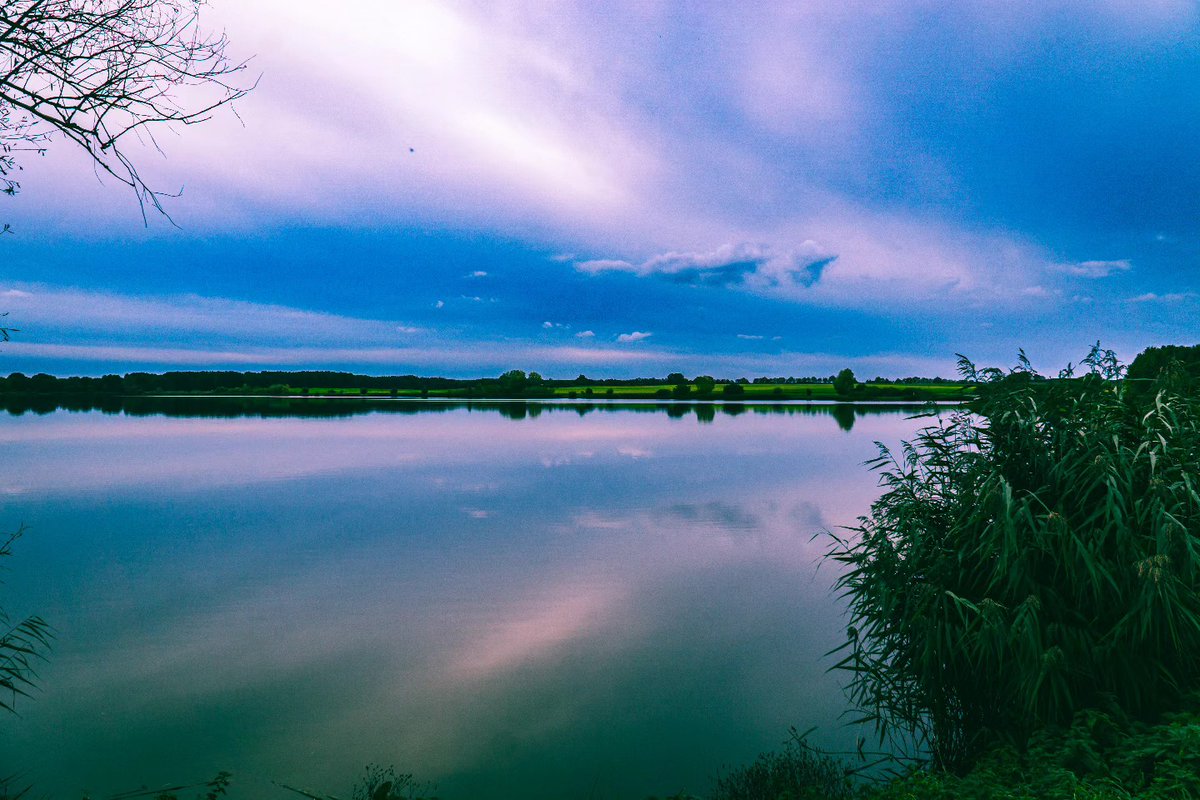 malkymacaulay's tweet photo. Das erste Foto auf diesem Account. ✌🏻 Anregungen, Vorschläge, Kritik und andere kontsukive Hinweise, sind gerne gesehen! 🤩....... #foto #fotografie #landscape #landscapephotography #lake #see #sunset #sonnenuntergang #sky #hobby #fotos https://t.co/k2CFTEU75w
