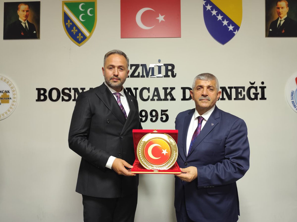 mhpizmirilbsk's tweet photo. İzmir Bosna Sancak Derneği’ni İl Başkanımız Veysel Şahin, İl Yöneticilerimiz ve Bornova İlçe Başkanımız ziyaret ettiler.

Misafirperverlikleri için Dernek Başkanı Mehmet Fatih Demir ve Yönetim Kurulu’na teşekkür ediyoruz. https://t.co/9NqQQ4LRR3