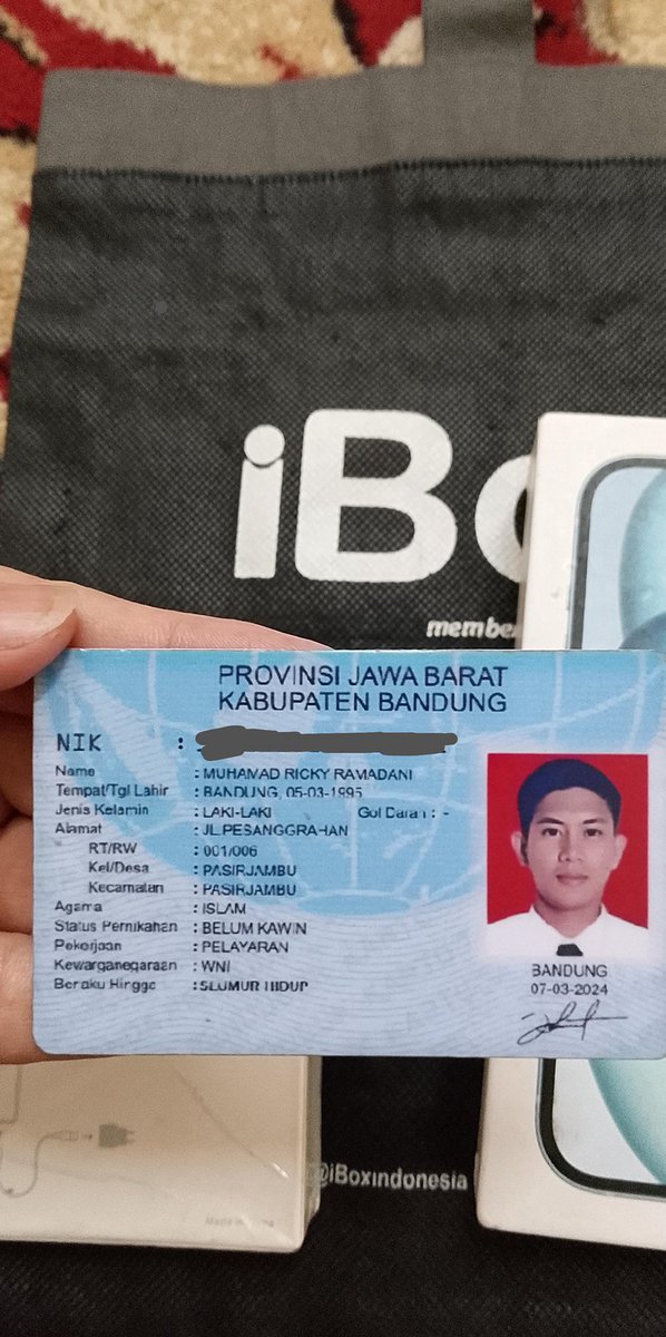 Nookie1015's tweet photo. ‼️ SCAMMER ALERT ‼️
PLEASE HELP RT 🙏🏼

Penipu penjual iphone 15 alasan BU tapi ternyata nipu 🤭 udah DP 1jt, malah kabur 🧏🏻‍♀️ 

087720057760
085832121638
IG : @/godboys57 

Penipu pakai bank @BANKBRI_ID 
Bank BRI
Rek : 816701000041565
A/n : Muhamad Ricky Ramadani https://t.co/T8otDsvjJ2