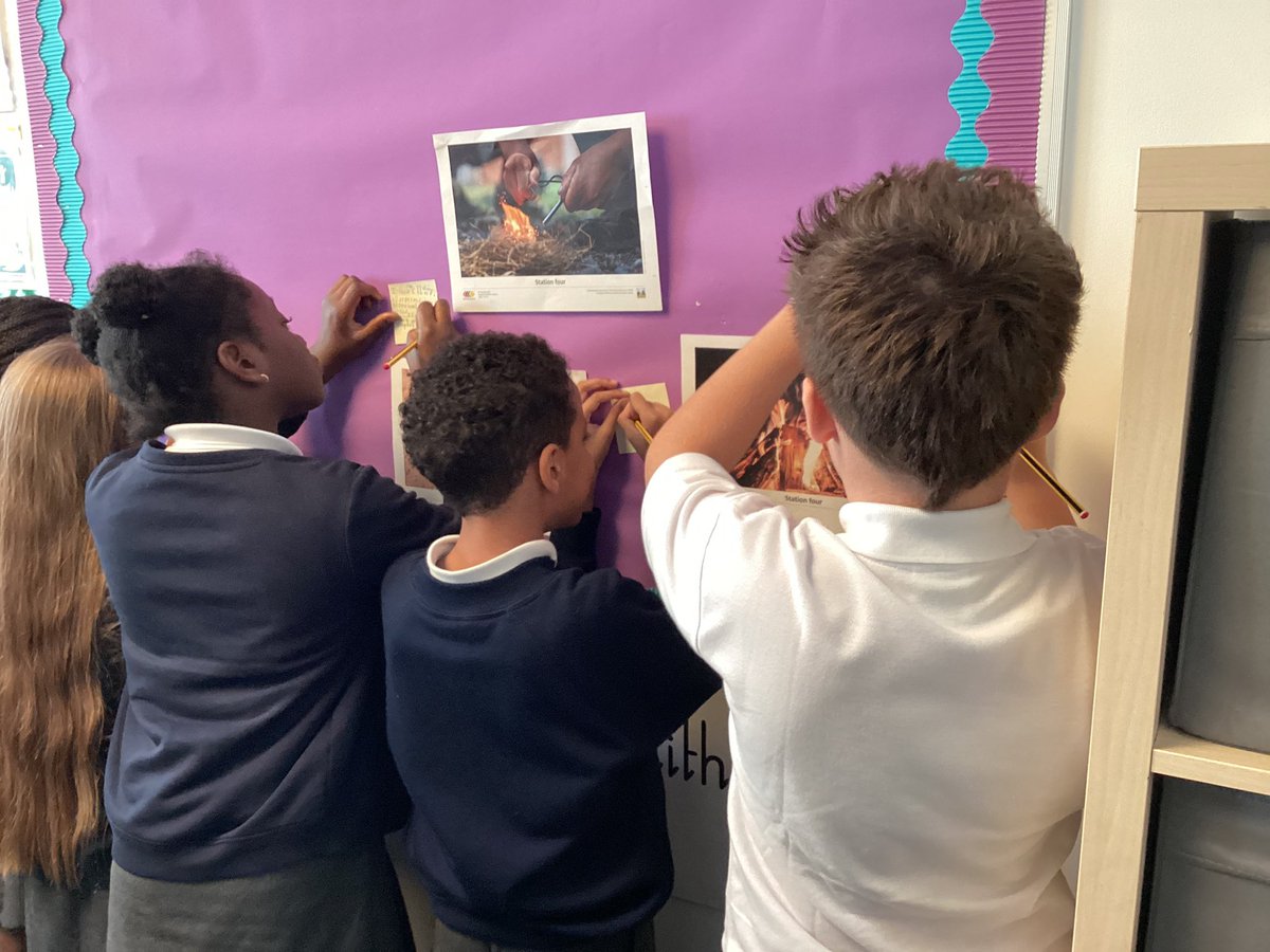 YewTreeSandwell's tweet photo. Year 3 have kicked started their new topic,Through the Ages. Looking at pictures from the past, they have been demonstrating fantastic curiosity. #learningwithoutlimits https://t.co/DGKuQJzRpi