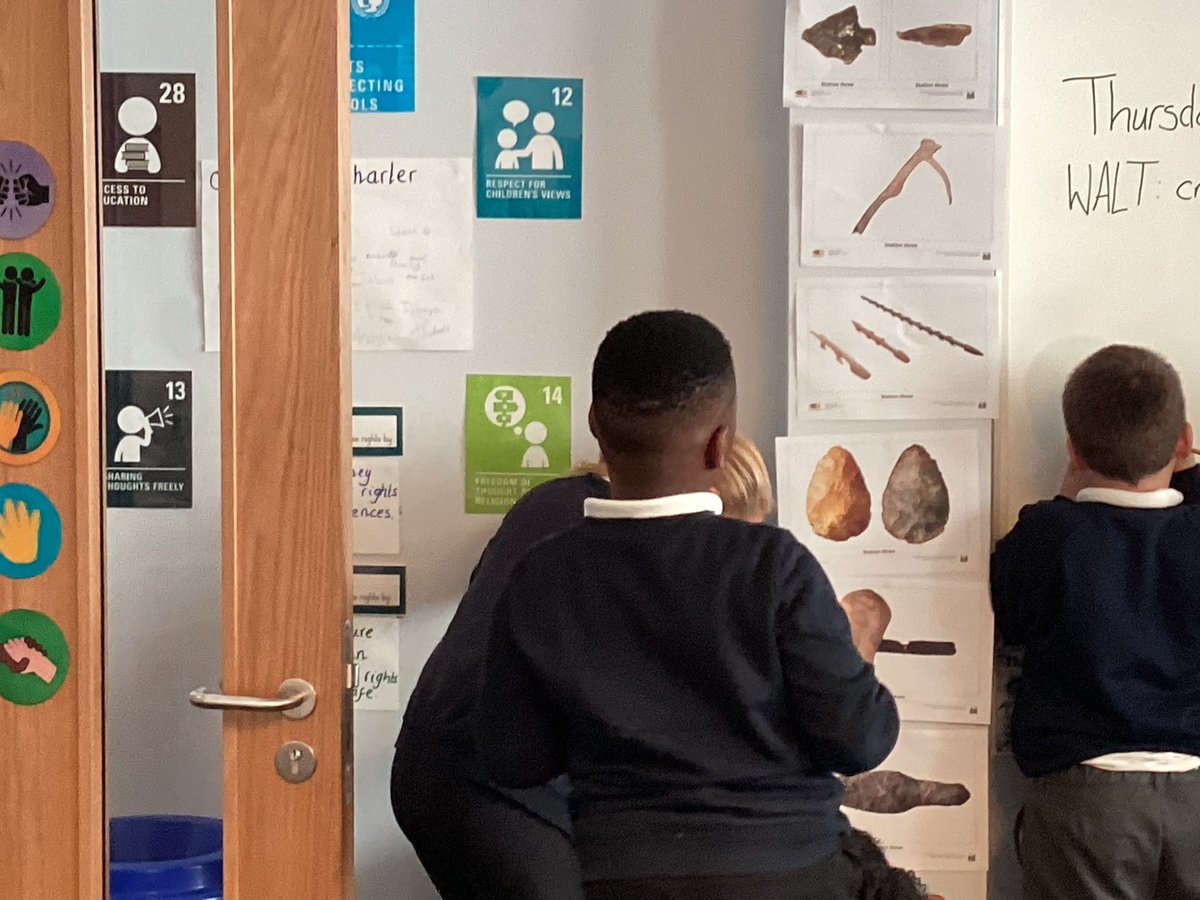 YewTreeSandwell's tweet photo. Year 3 have kicked started their new topic,Through the Ages. Looking at pictures from the past, they have been demonstrating fantastic curiosity. #learningwithoutlimits https://t.co/DGKuQJzRpi