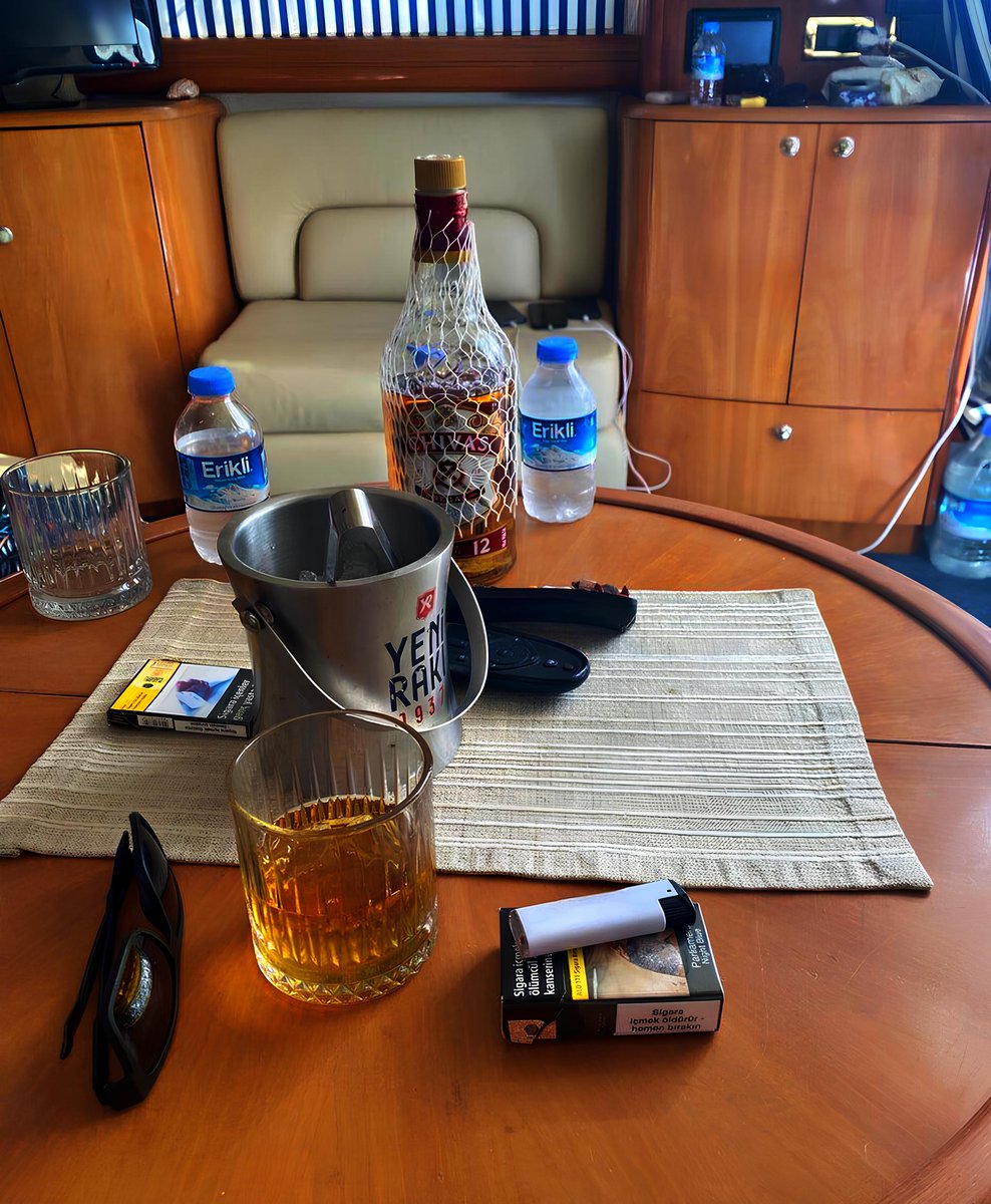 GamallHrafn's tweet photo. Oyunlarınız, tatikleriniz, tiyatrolarınız hiç işe yaramaz. Biz zaten ihtimallerin hepsini önden hesaplayan insanlarız.
Bizler samanlıktaki iğnenin bile yerini biliyoruz. 
Şimdilik dalganıza bakın. https://t.co/Qym3t5cm7E