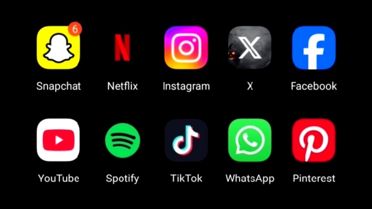 yosoysimurgh's tweet photo. which app is not on your phone? https://t.co/d00BqhFYpI