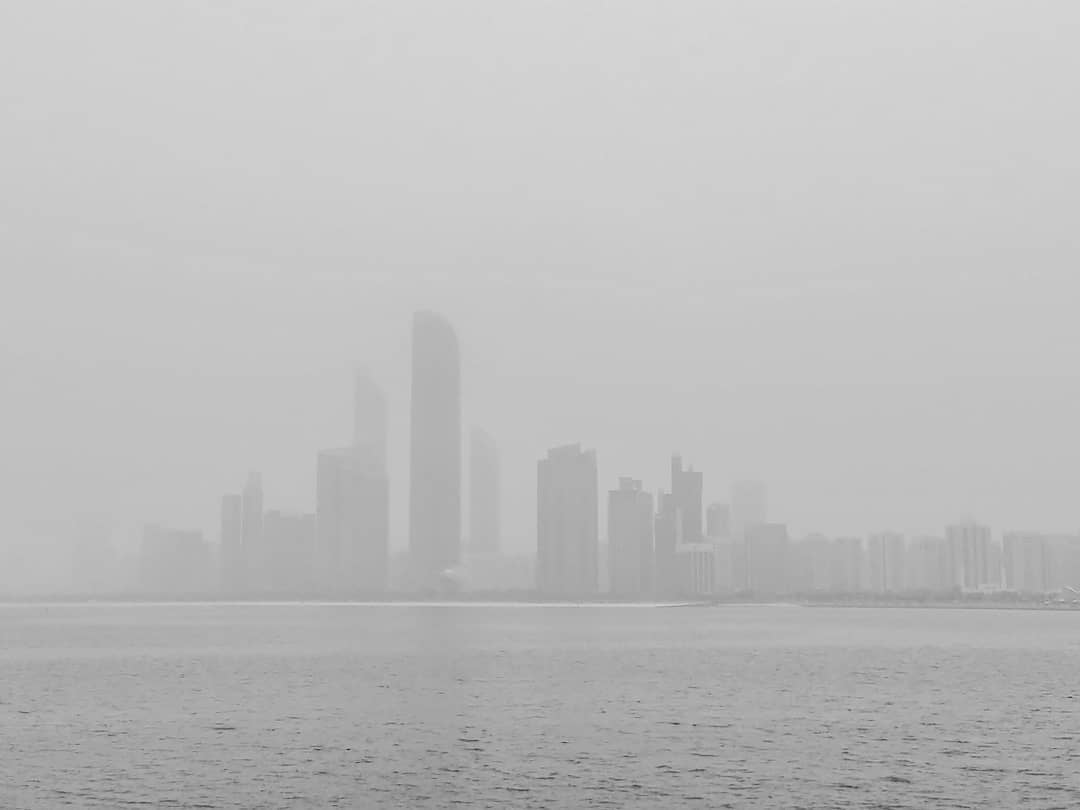 largadooow's tweet photo. A city on the horizon #uae #abudhabi #inabudhabi #photography #pixel_team #pixel2xl #monochrome #sea #cityscape #summer #fog #seaview #insta #instagram #moments #life #horizon #citylife #daylight #foggy #hot #weekday #sunday #fantasy #mystery https://t.co/TekSm4M2pr