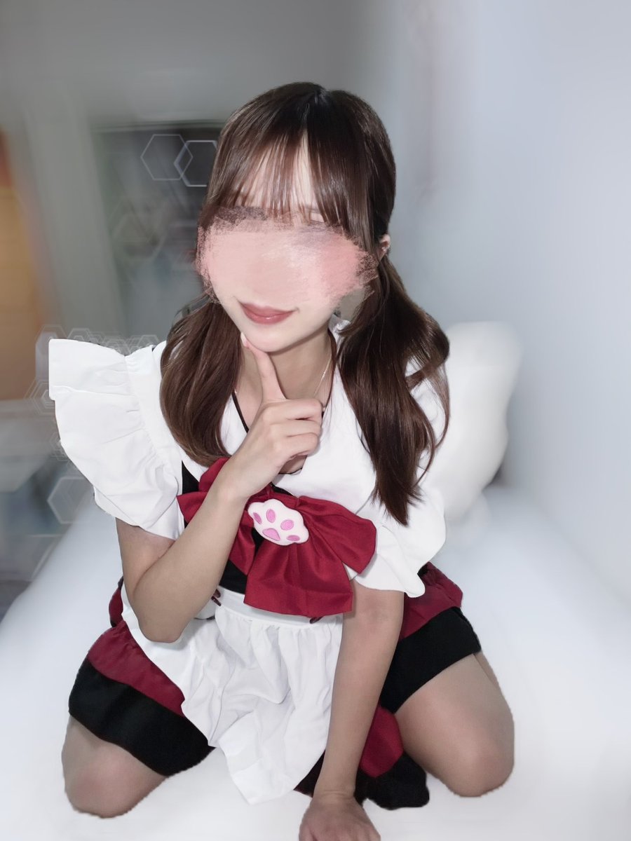 neneenyan's tweet photo. 従順メイドさん  or  えっちなOLさん https://t.co/roBHahlBip