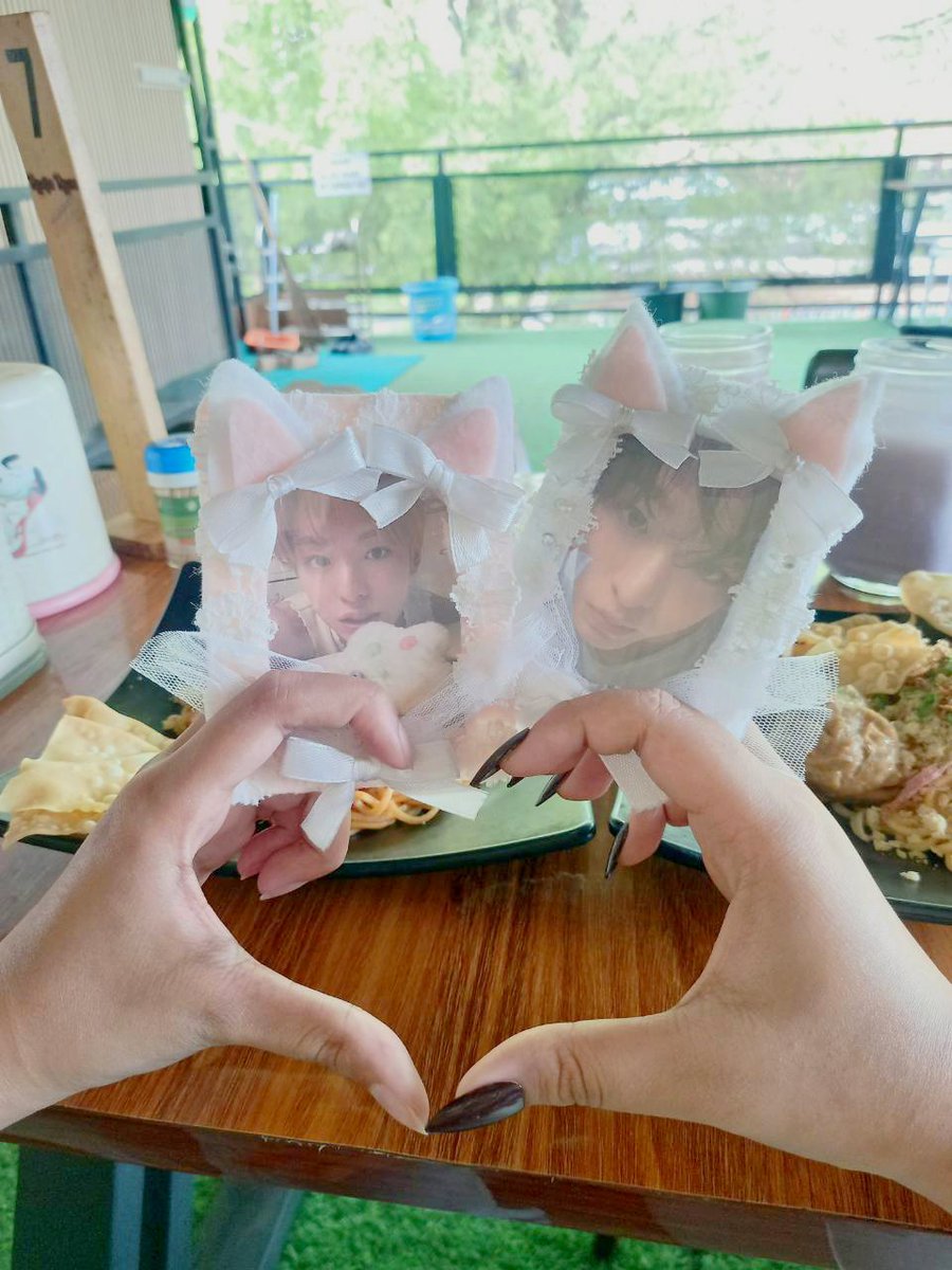 neobarbiee's tweet photo. random pict of september https://t.co/6KwRfpxhXy