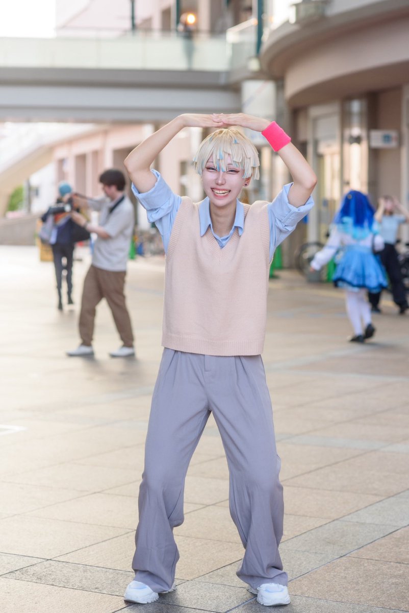 7xbu8_417's tweet photo. ⚠️Cosplay 🌈🕒/🐝🤣

　　　「栄養がえーよー！！！」

 #おのみちコスパル2  #コスパルーザ https://t.co/EQjpfUPGg2