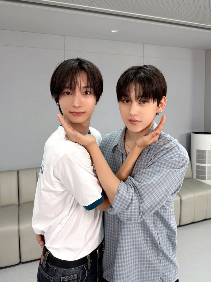 kickflip_jype's tweet photo. 📸ᴋɪᴄᴋᴋɪᴄᴋᴅᴀʏ

261001
이주헌 JOOHONEY

#KickFlip #킥플립 
#계훈 #동화 #Kyehoon #Donghwa
#KICKOFFTHEWALL_Pt1 https://t.co/zCQzseoNzP