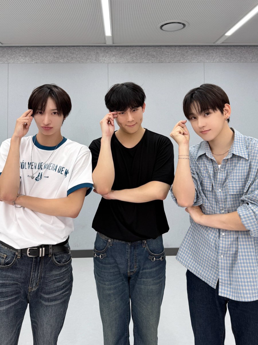 kickflip_jype's tweet photo. 📸ᴋɪᴄᴋᴋɪᴄᴋᴅᴀʏ

261001
이주헌 JOOHONEY

#KickFlip #킥플립 
#계훈 #동화 #Kyehoon #Donghwa
#KICKOFFTHEWALL_Pt1 https://t.co/zCQzseoNzP
