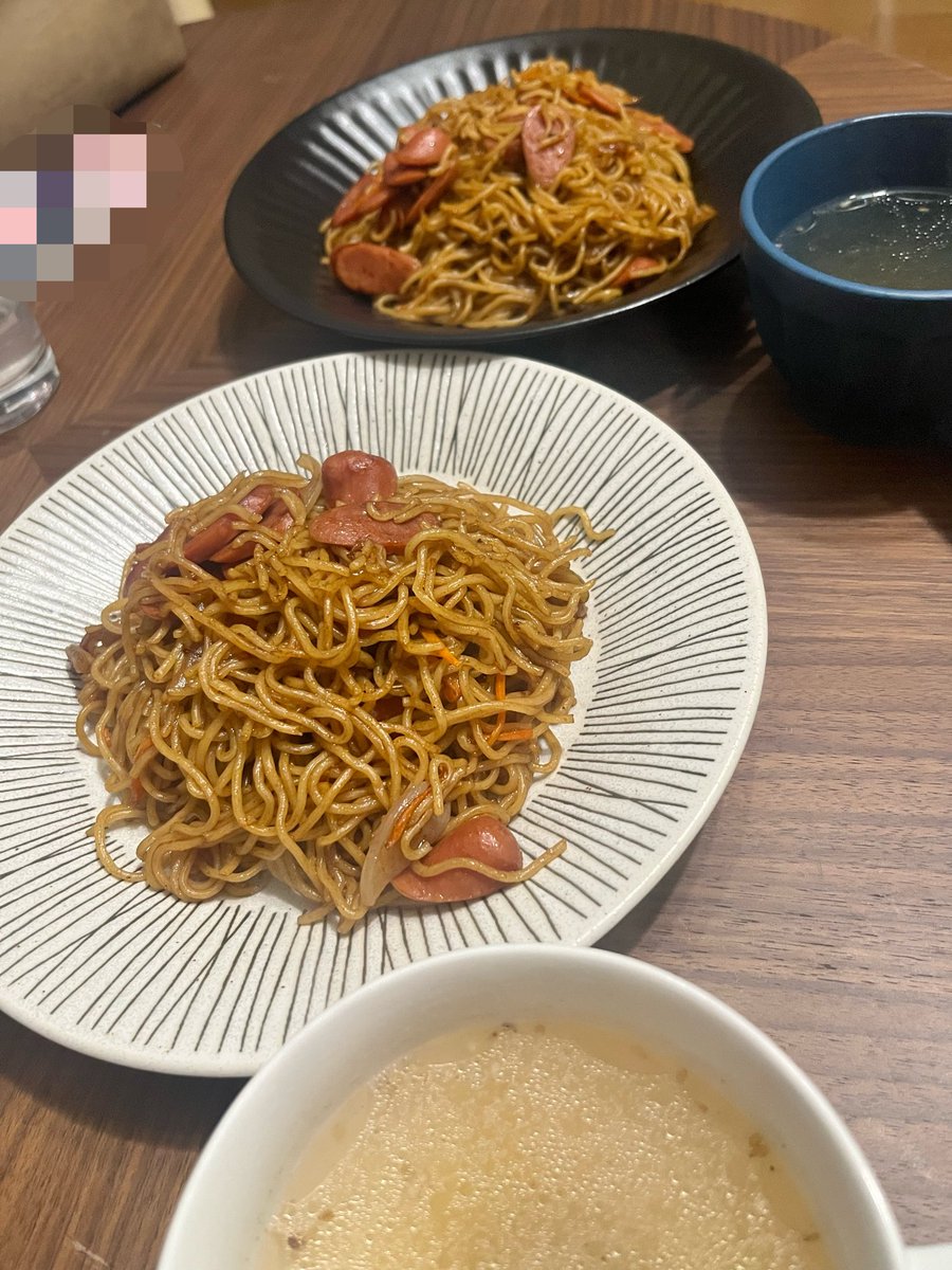 pickupig2o's tweet photo. 間食後の彼氏。

「え、なんかお腹空いた。」

いや待って？？😂
さっきあんなに食べたよね？？w https://t.co/FWzzy6SLHM