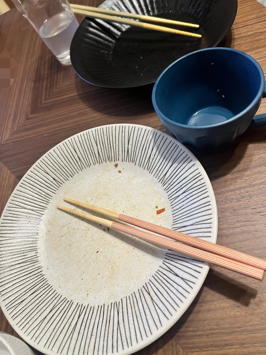 pickupig2o's tweet photo. 間食後の彼氏。

「え、なんかお腹空いた。」

いや待って？？😂
さっきあんなに食べたよね？？w https://t.co/FWzzy6SLHM