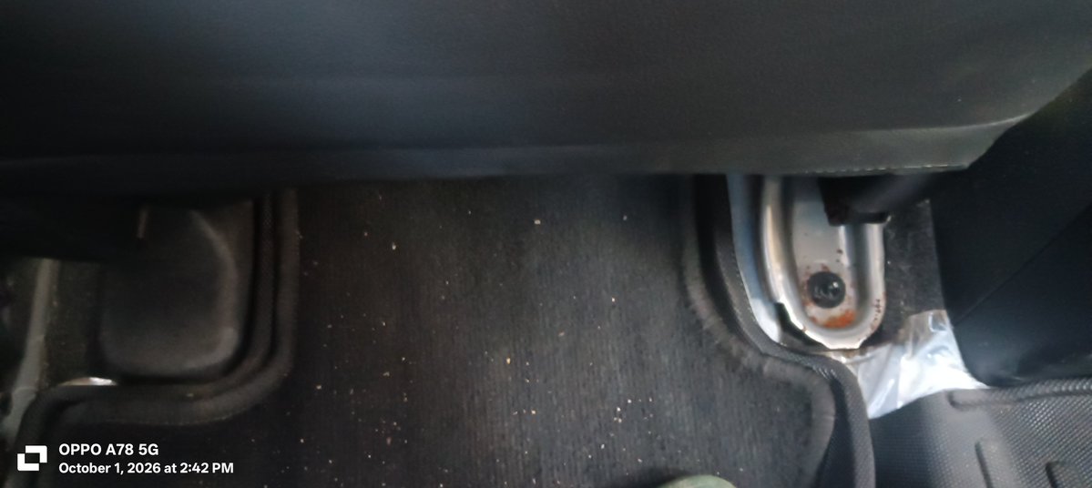 vanityonrent's tweet photo. @HondaCarIndia Edition (DL 4CBE 4821) was serviced by Ring Road Honda after water leaked through the cabin light. Today I found an interior cover missing. How does this happen after authorised service? Please investigate &amp; resolve. No generic response, please. https://t.co/7lWJXA5Us8