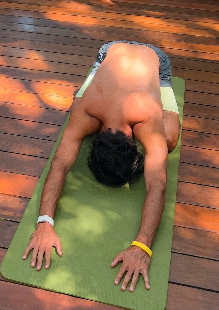 rappybara's tweet photo. dog yoga 🧘🏻‍♀️ (literally) https://t.co/rZU8hVjLW4