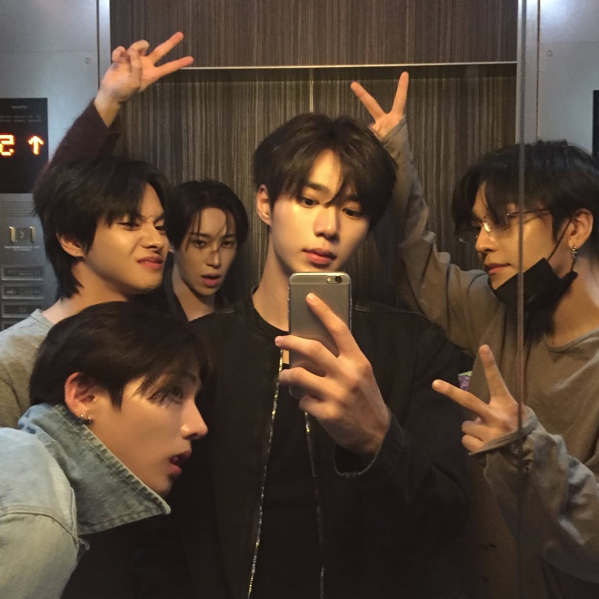 eclairswon's tweet photo. sangwon through junseo's insta update! ♡

it's when they were in japan! and there's sanghyeon and sangwon ㅋㅋㅋ our sangsangz 😆🫳🏻 https://t.co/Ed5mSSHrw9