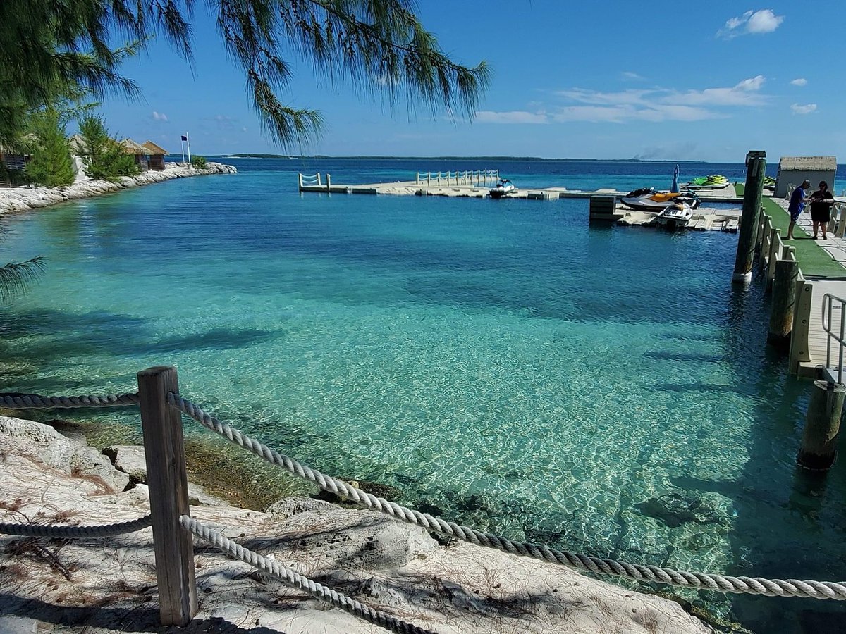 Mariakarolineps's tweet photo. Exploring the hidden gems of paradise 🏝️💎

📍CocoCay, Bahamas 🇧🇸⛱️🛳️🗺️📸✌🏼

•
•
•
•
•
•
•
•
•
•
•
•
•
•
•
•
•
•
•
#nomadicbearventures #cococay #perfectday #bahamas #beach #ocean #cruise #cruiseblogger #wander #wanderlust https://t.co/CImXKmvTS0