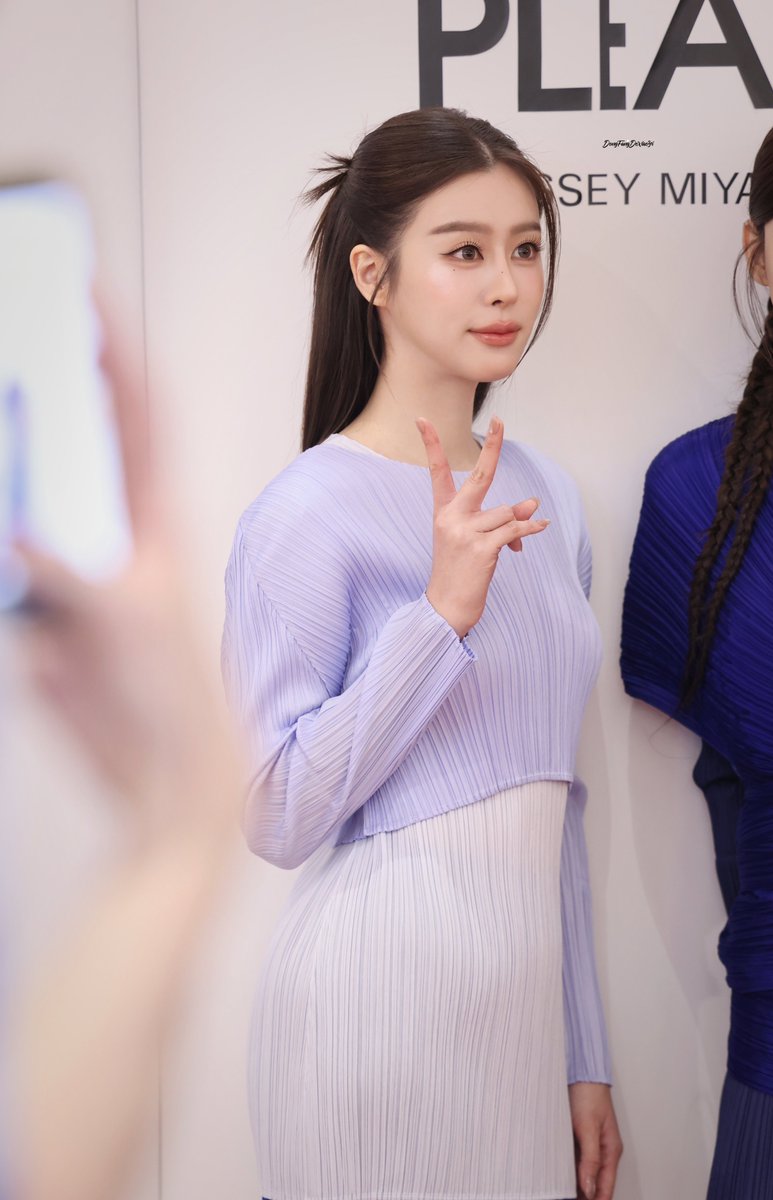 eastern0122's tweet photo. น่ารักมาก 🤍

BAM AT PLEATS PLEASE ISSEY MIYAKE AZURE COLORS

#PleatsPleaseIsseyMiyakexBam
#EverydaywithPLP
#Bamsaralee #แบมสราลี https://t.co/iqzw6WR48V