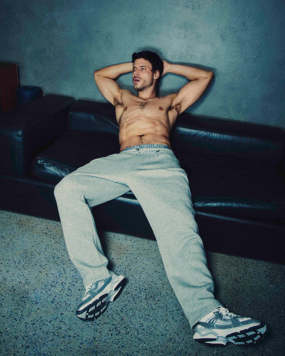 DAMAN_Magazine's tweet photo. Built for the season’s most intense workouts, Under Armour’s “For When It’s Hot” campaign puts François Arnaud and HeatGear technology to the test

Read more
https://t.co/CsrELX2HKH https://t.co/BRK4Vs579t