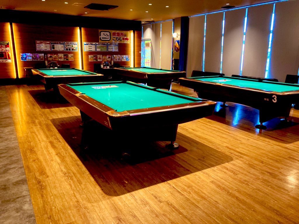 jiqoosendai's tweet photo. こんばんは🌙
当店2階フロアには🎤カラオケ🎱ビリヤード🎯ダーツと遊べるお席が盛り沢山✨
途中でお席のご移動も可能です
お得にたーっぷり遊びましょう！☺️
ご来店お待ちしております♪
#薩摩川内市　#カラオケ　#ビリヤード　#ダーツ https://t.co/S3N4irp27W