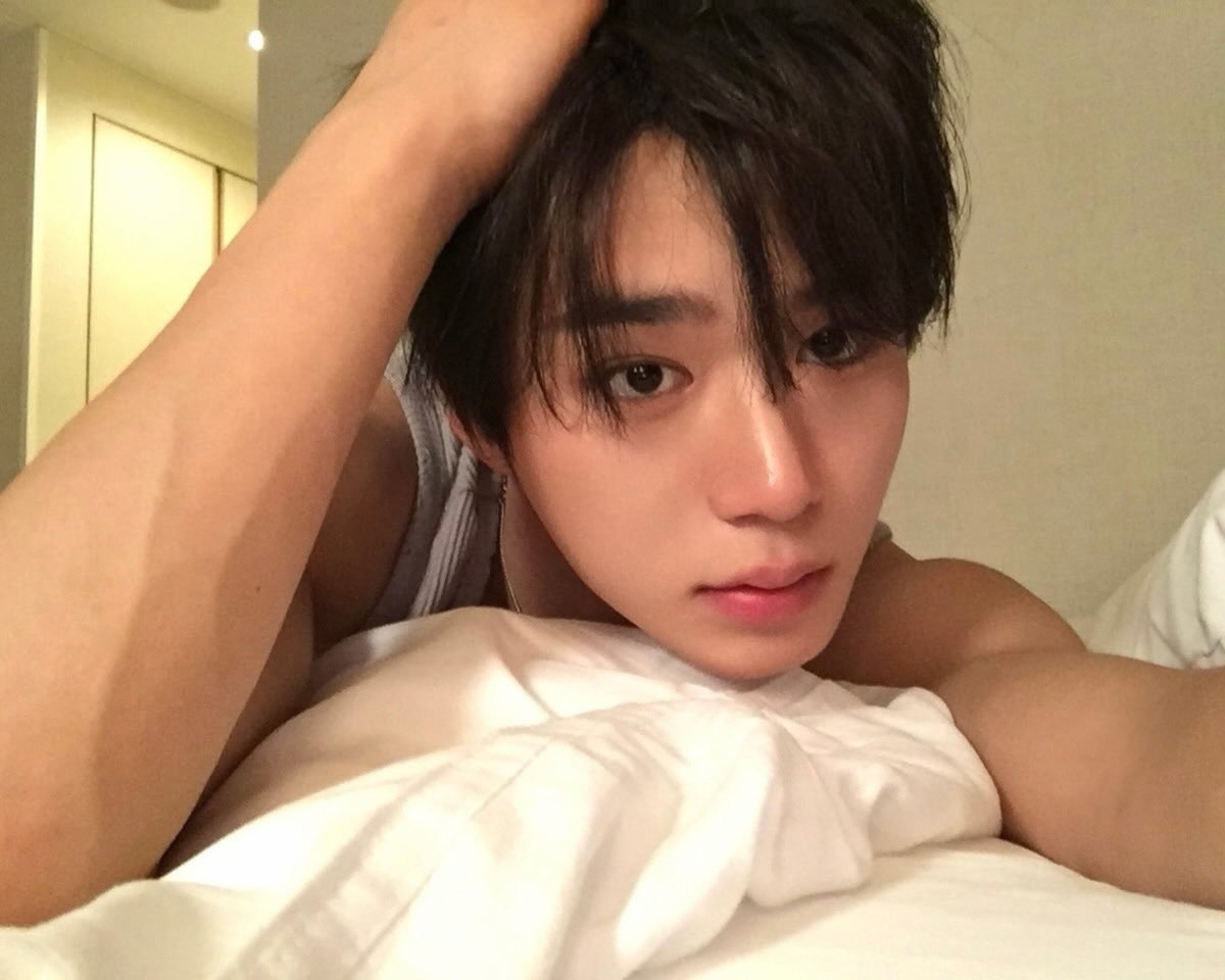 pockjs's tweet photo. kim junseo i'm your tightest fan https://t.co/MXImCg9QlR
