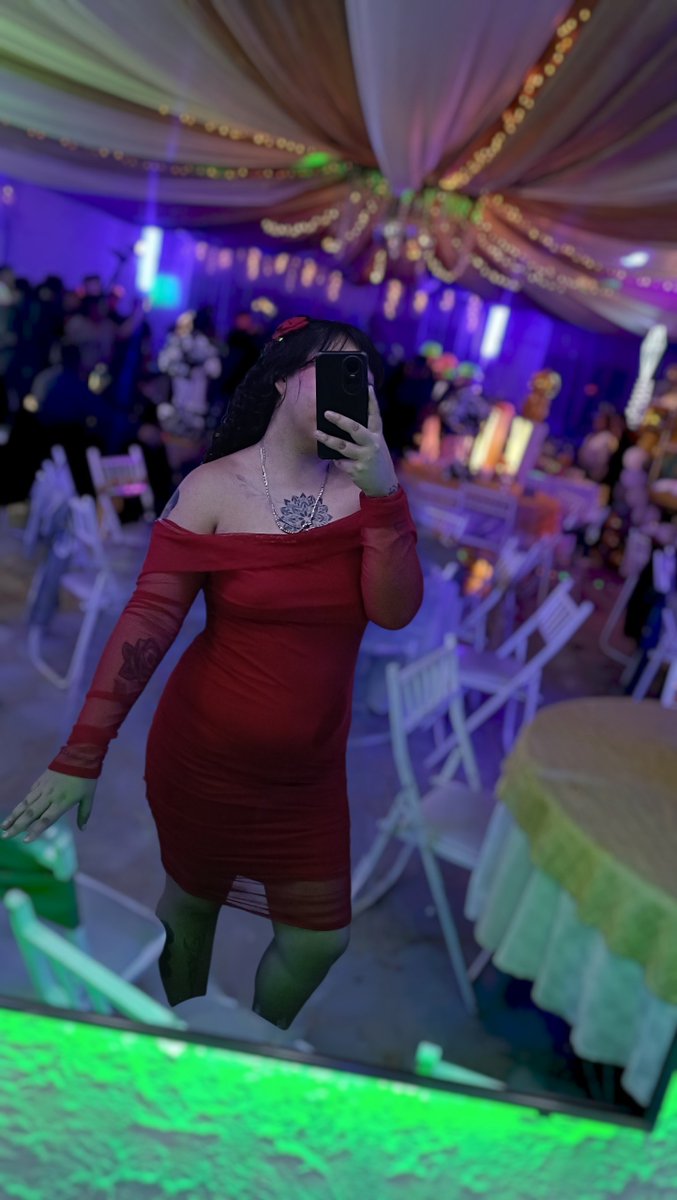 andreamx226's tweet photo. Fotos del recuerdo 😁😃 

RT si crees que me queda bien el color rojo 🥹❤️
Comenta que color es tu favorito 🤪 https://t.co/hBaULS2F7r