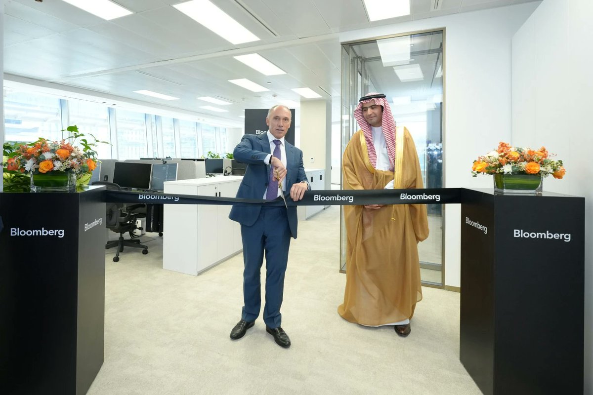 naifco's tweet photo. بلومبرغ تفتح مكتبها الجديد في كافد 🇸🇦

الشركة موجودة في السعودية من 20 سنة تقريبًا وعندها خطة أوسع تشمل تدريب وتأهيل الكفاءات المالية الوطنية

بلومبرغ من أهم شركات البيانات المالية عالميًا، وبرامجها ممكن تفتح للكفاءات المحلية فرصة للتعامل مع أدوات تستخدمها كبرى المؤسسات المالية https://t.co/ilpb6B5Eos