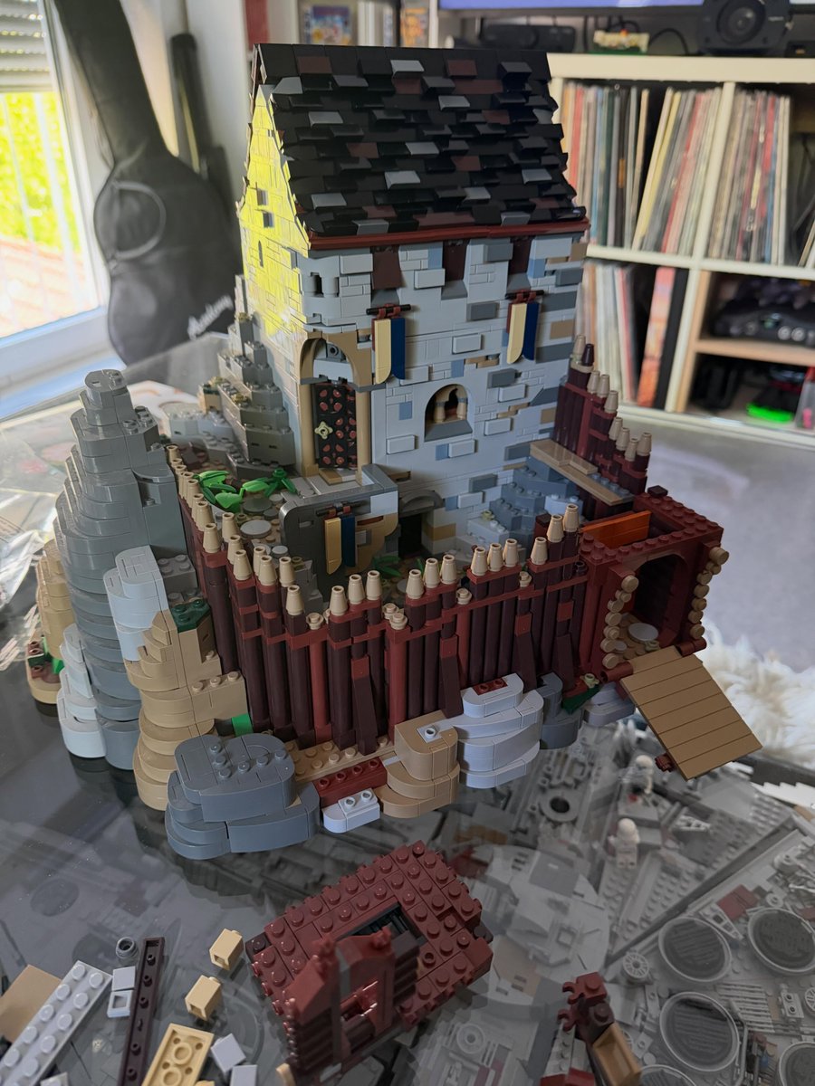 Fer8115's tweet photo. #klemmbausteine #burgblaustein #klemmbausteinekannmanniegenughaben
#klemmbausteinemoc #legomoc

Die Burg Blaustein entsteht. Leider fehlen mir am Ende doch paar Steine. Habe bereits Legosteine aus meinem Fundus verwendet. Also sind hier auch https://t.co/Oq7Z46O8MZ