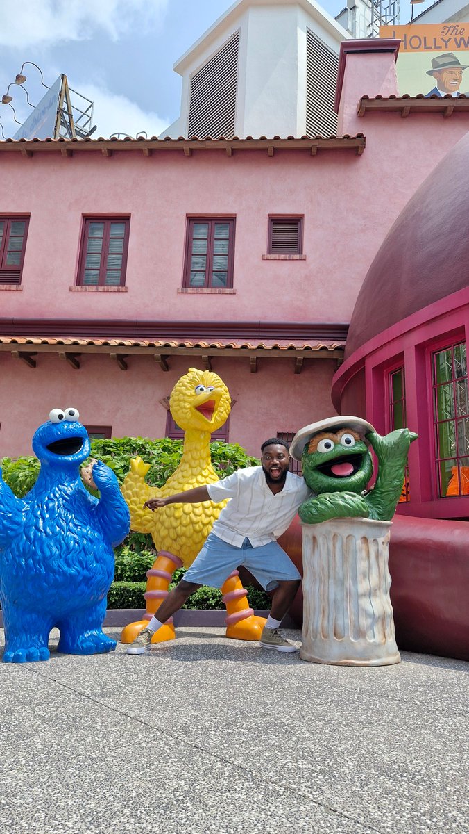 HeadlessYouTube's tweet photo. 📍Universal Studios, Singapore. https://t.co/gbcLNCYY6R