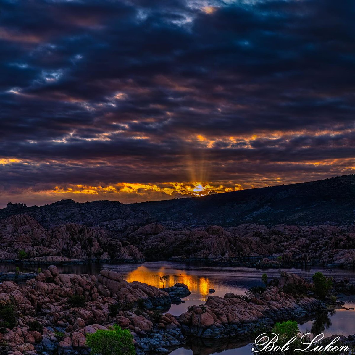 HKatarine's tweet photo. Our sunrise peeking through the clouds! https://t.co/jx2hmzlgq3