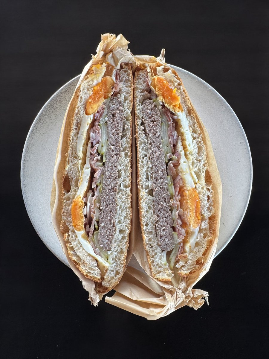 grande_bambu's tweet photo. サルシッチャパニーノ
Panino con salsiccia
(天使のチャバッタ サルシッチャ ピクルス ソプレッサータ 赤玉ねぎ たまご)
#氷見パニノテカ https://t.co/HnPDSED3Ok