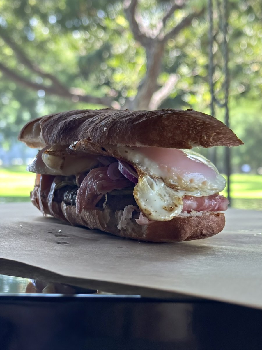 grande_bambu's tweet photo. サルシッチャパニーノ
Panino con salsiccia
(天使のチャバッタ サルシッチャ ピクルス ソプレッサータ 赤玉ねぎ たまご)
#氷見パニノテカ https://t.co/HnPDSED3Ok