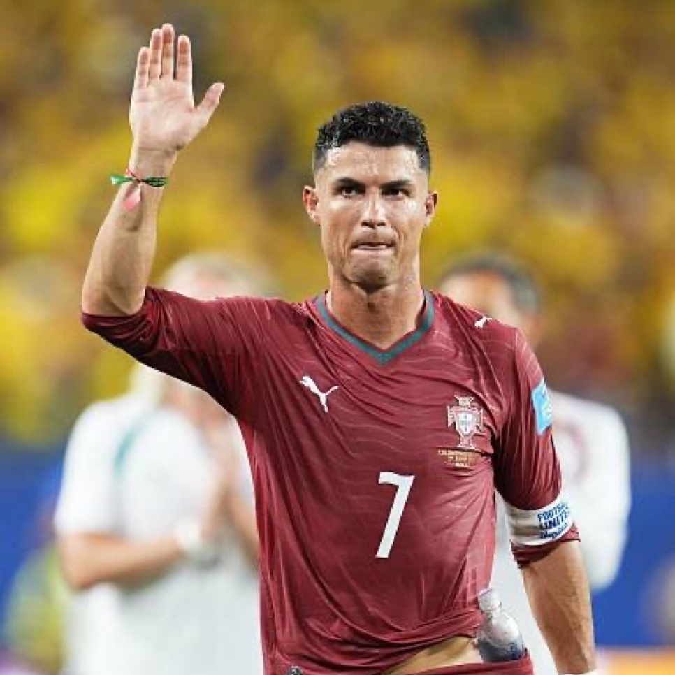 TouchlineX's tweet photo. 🚨 𝗝𝗨𝗦𝗧 𝗜𝗡: Portuguese Prime Minster Luís Montenegro wants to speak with Jorge Jesus and get clarity on the Cristiano Ronaldo issue. 

— @SICNoticias https://t.co/htv2OBAlKR