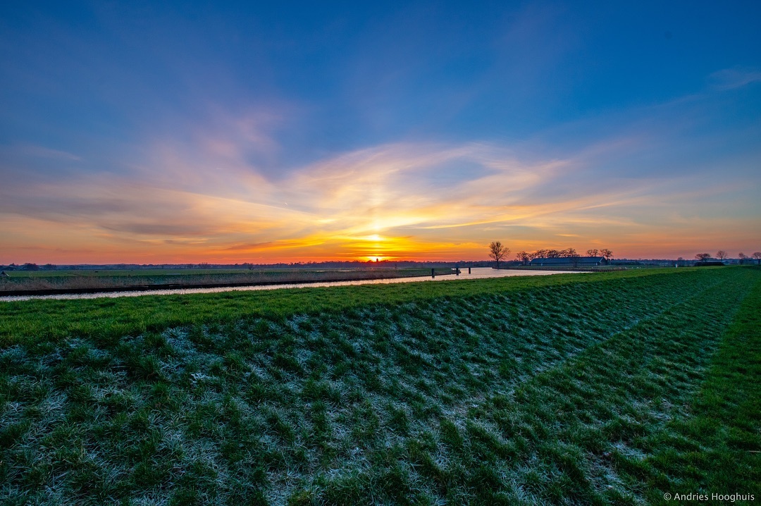sidney_201's tweet photo. #zonsondergang #sonnenuntergang #sunset #sunrise_sunsets_aroundworld #eem #hoogland #soest #amersfoort #utrecht #netherlands #dutch_connextion #dutchwoods #wanderlust #landschap #landschaft #landscape #zon #sonne #sun #blauwelucht #bluesky https://t.co/6nl9qdy9jE