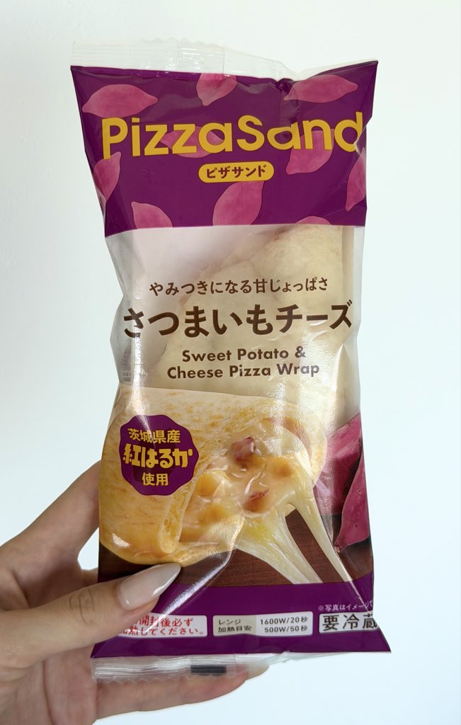 hinachan___'s tweet photo. ファミマのさつまいもチーズピザサンドもこの見た目で229kcal脂質5.3gはさすがに正気じゃない、、さつまいもの甘さとチーズの塩気が絶妙すぎて反則級の美味しさまじでファミマありがとう https://t.co/ZcQW5plQS2