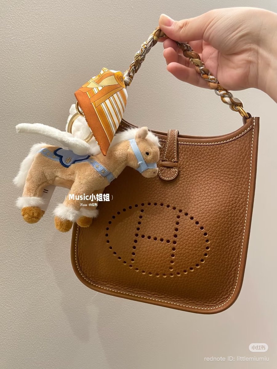 hiroka_pi's tweet photo. Harrodsのペガサスやはりかわいい🪽イギリスのお土産にぴったり🇬🇧 https://t.co/rlzu3JQ6N3