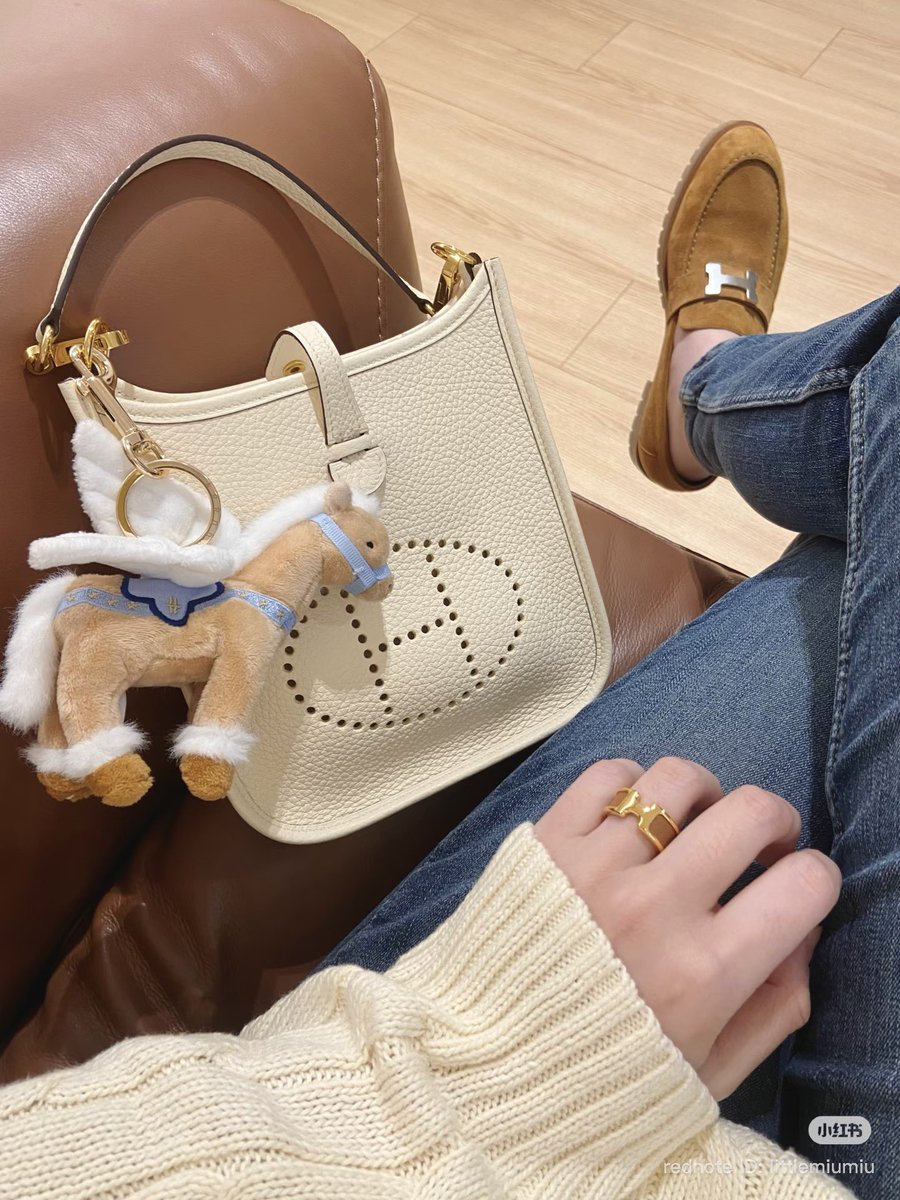 hiroka_pi's tweet photo. Harrodsのペガサスやはりかわいい🪽イギリスのお土産にぴったり🇬🇧 https://t.co/rlzu3JQ6N3