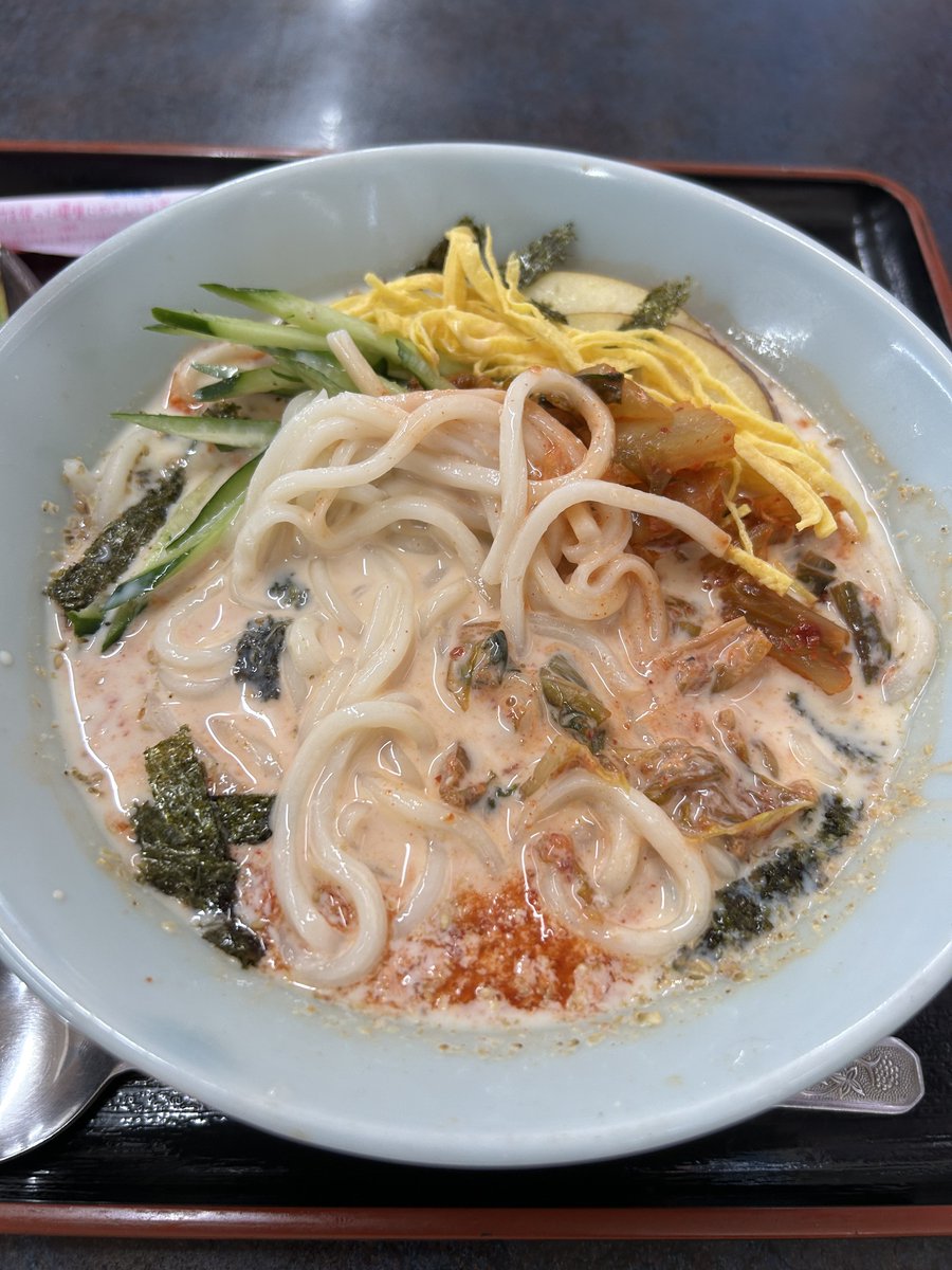 Hide20180218's tweet photo. こないだジビエ焼肉食べに行ったつもりが豆腐ステーキ定食頼んでた🤣

あと別の日は韓国料理のコングッス(豆乳出汁のキムチ乗せ冷麺？)も。後からキムチの辛さがピリピリ来る🌶
結構美味い😋 https://t.co/1SkqdPQ1eP