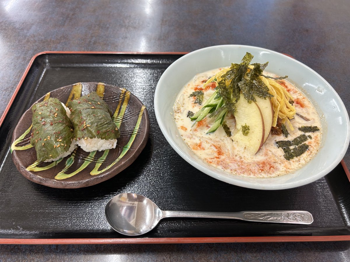Hide20180218's tweet photo. こないだジビエ焼肉食べに行ったつもりが豆腐ステーキ定食頼んでた🤣

あと別の日は韓国料理のコングッス(豆乳出汁のキムチ乗せ冷麺？)も。後からキムチの辛さがピリピリ来る🌶
結構美味い😋 https://t.co/1SkqdPQ1eP