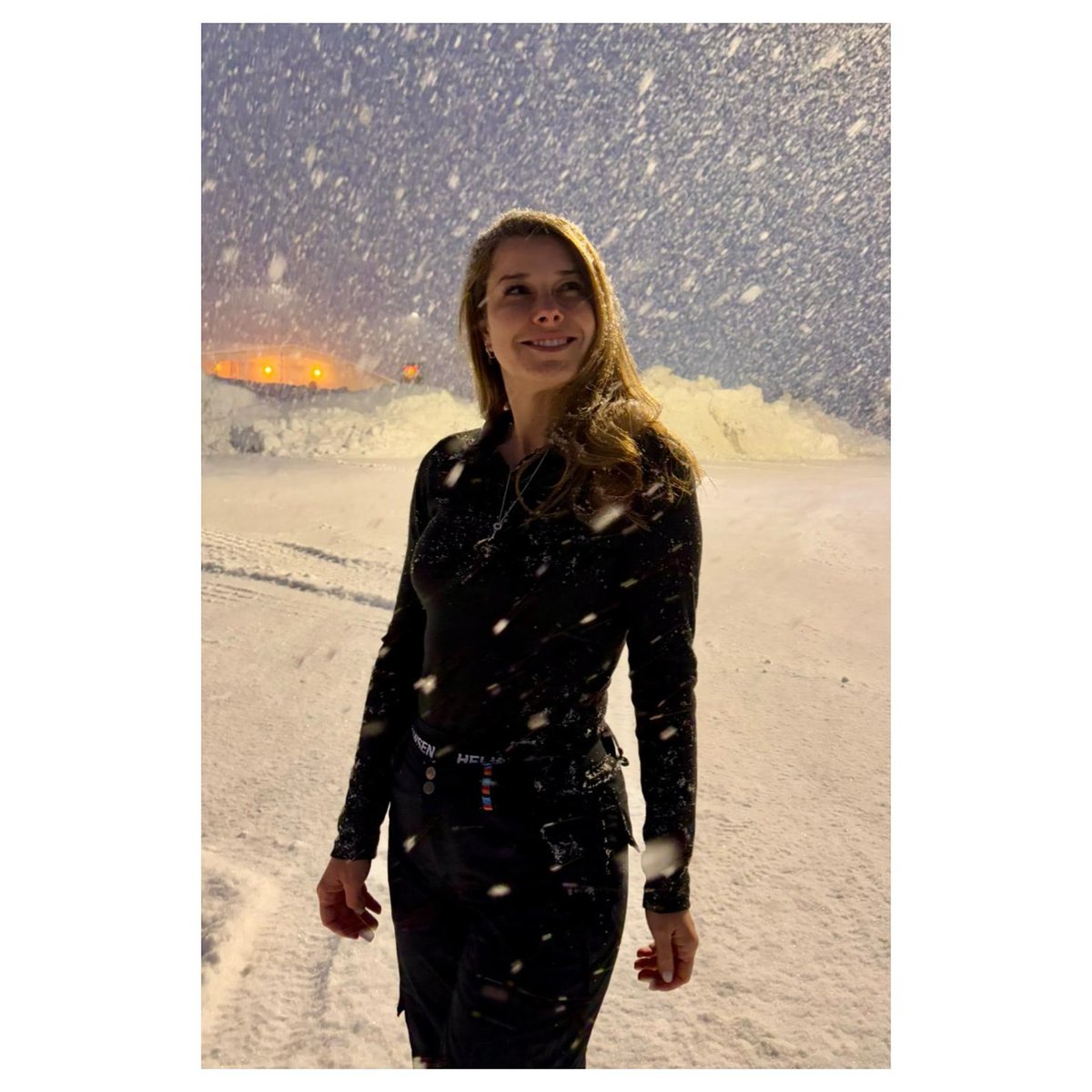 glsnnak's tweet photo. 𝓝𝓮𝓿𝓮𝓻 𝓢𝓽𝓸𝓹 𝓓𝓻𝓮𝓪𝓶𝓲𝓷𝓰 ✨❄️

#LastDayOfTheYear #Joy #CantAskForMore #Thankfull #svolvær #Lofoten #Norway #Europe #WinterMood #LetItSnow #AroundTheWorld #Fortunate #LoveMyLife #Wanderlust #Traveller #Country39 #13thContryOf2024 https://t.co/sDgMYBHnE7