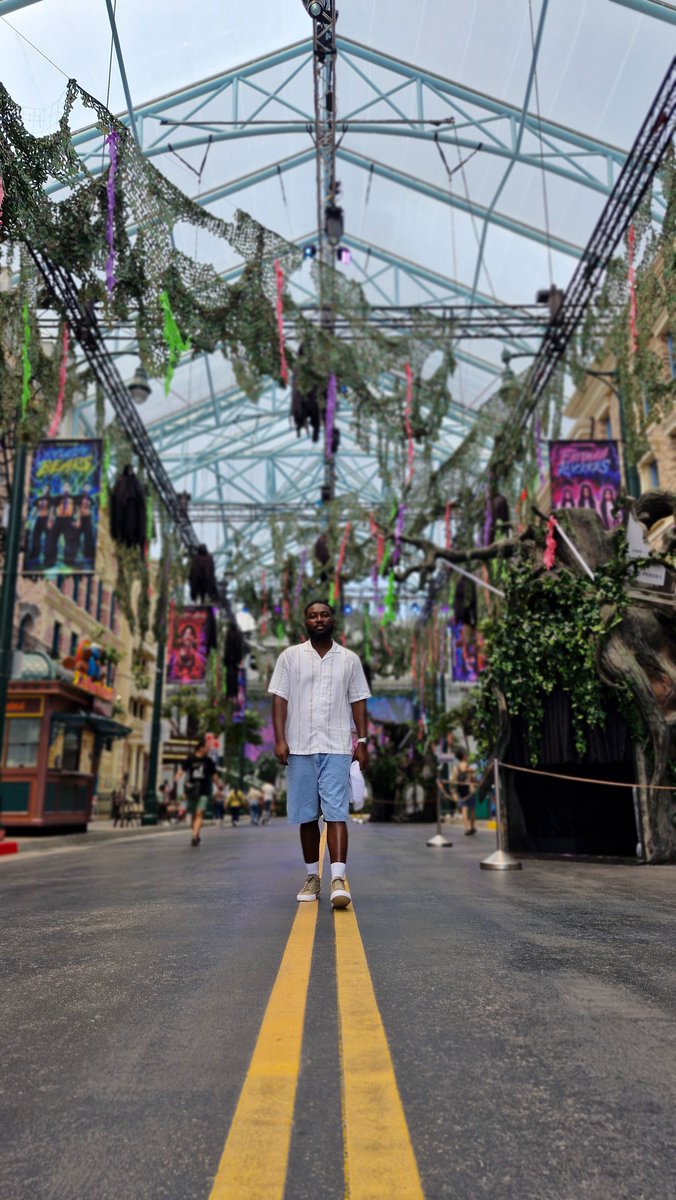 HeadlessYouTube's tweet photo. 📍Universal Studios, Singapore. https://t.co/gbcLNCYY6R