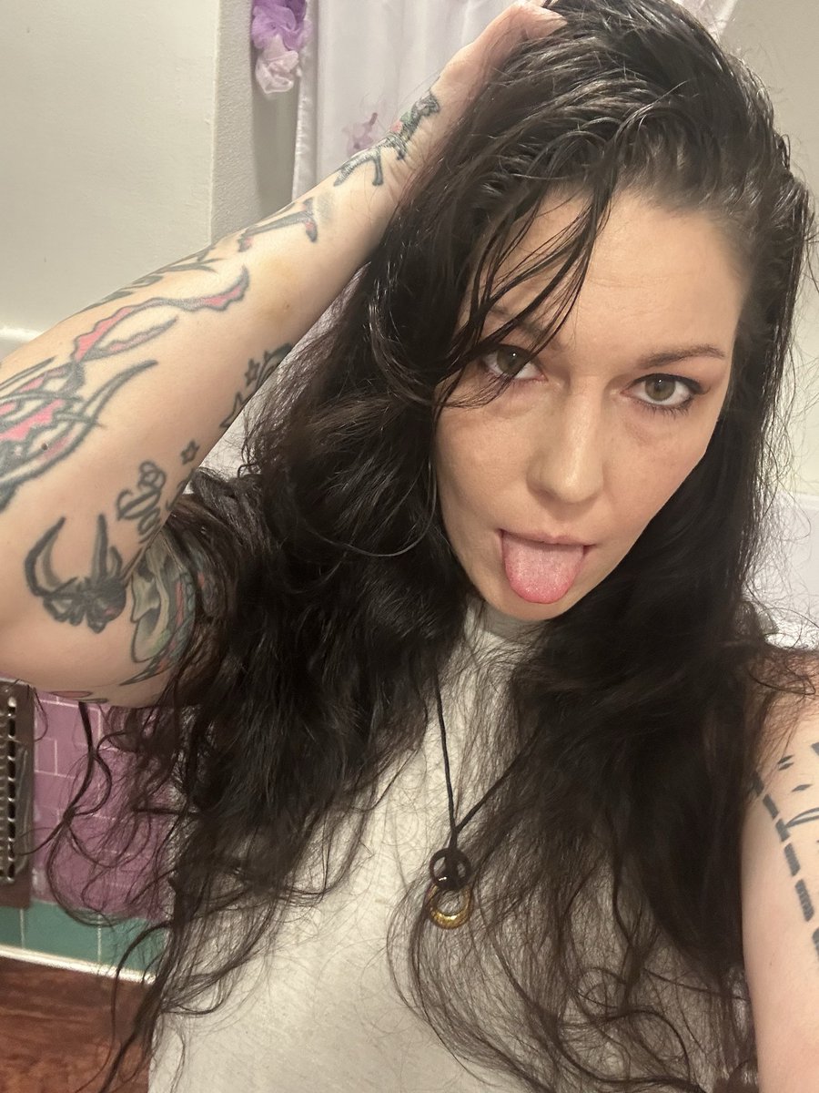AquariusGoddesa's tweet photo. Looking for someone to spoil me just a little bit 💋💋 of course I’ll be amazing to you. Just msg me and find out 😇 😈 #relate #fetish #kink #dmme #chatwithme #spoilme #daddy #zaddy #vibe #sub #dom #friendship #tellmewhatyoulike https://t.co/5PU8ODLqlC
